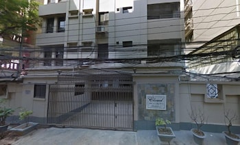 maple crest service apartment