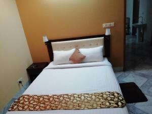 maple crest service apartment