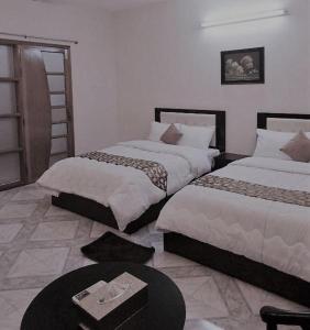 maple crest service apartment