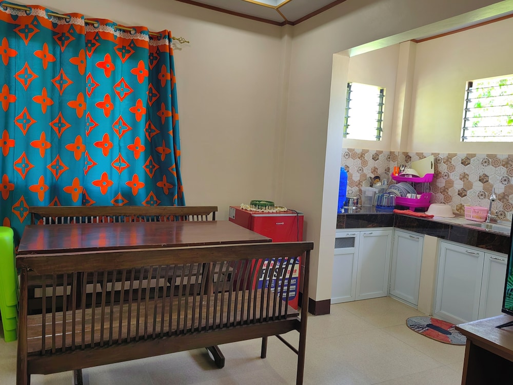 cocos transient house