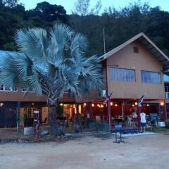 riverbank dungun guesthouse and cafe