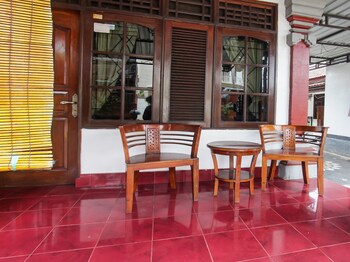 Hotel Artha,,1 star