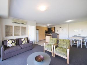 oaks sunshine coast seaforth resort