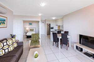 oaks sunshine coast seaforth resort