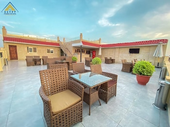 egypt pyramids inn
