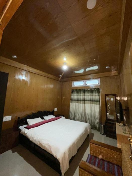 vamoose sonam guest house tawang