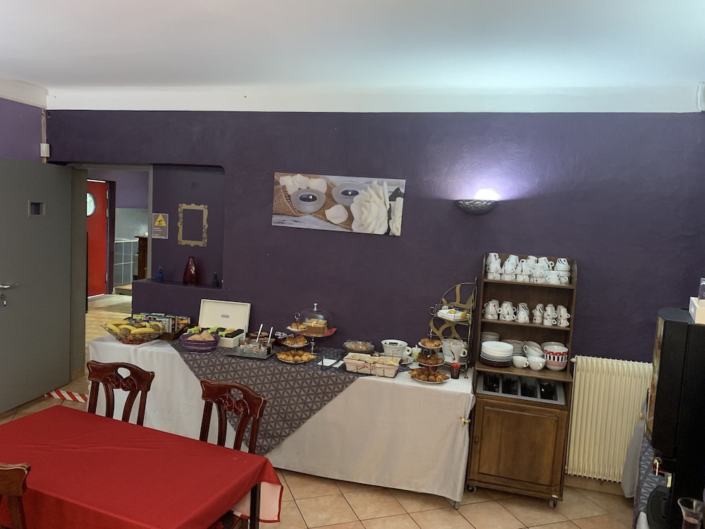 Logis Hôtel La Bastide D'entraigues,Avignon>>Althen-Des-Paluds,3 star