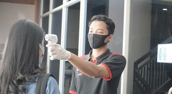 reddoorz near xt square 2