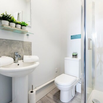 wrexham central stay apartment seven