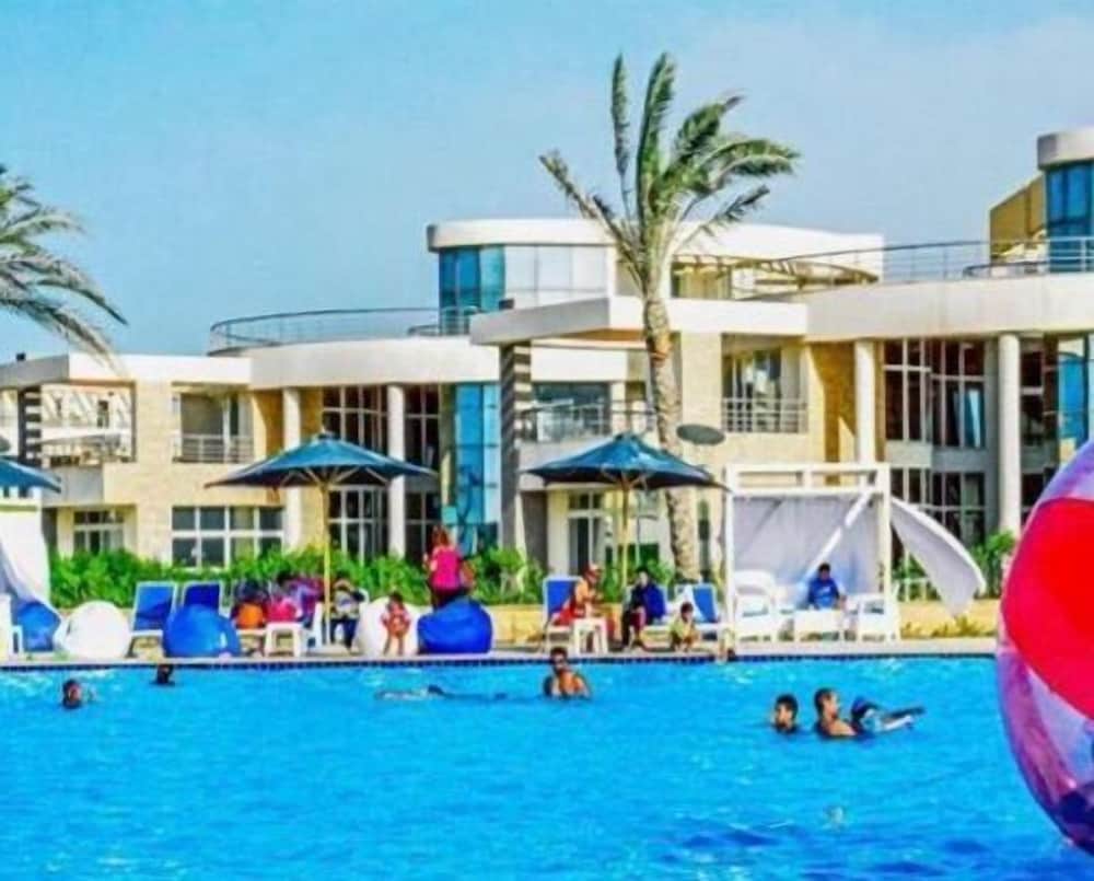 marseilia beach 4 families only