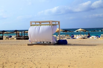 marseilia beach 4 families only