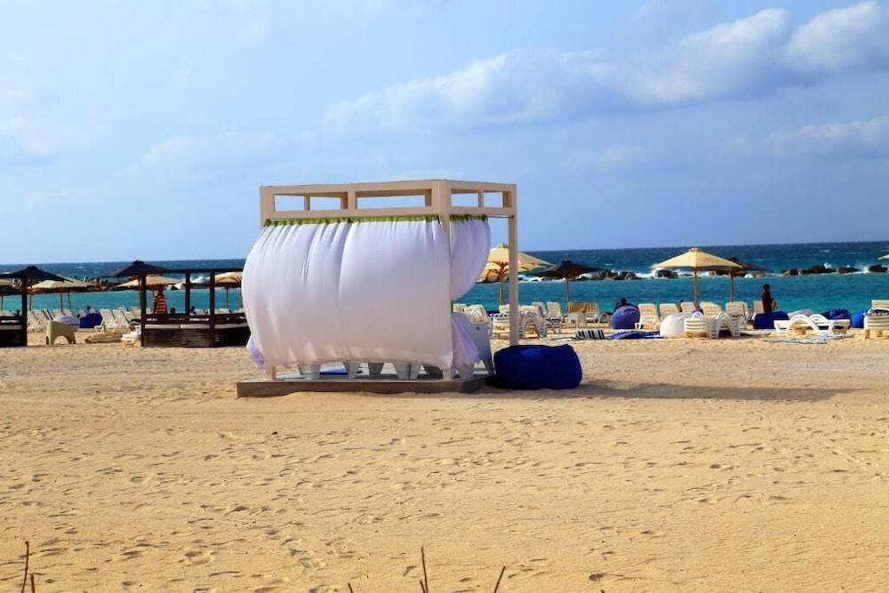 marseilia beach 4 families only
