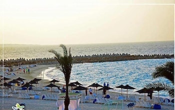 Marseilia Beach 4 - Families Only,,0 star