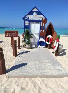marseilia beach 4 families only