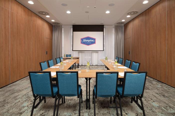 hampton by hilton lodz city center