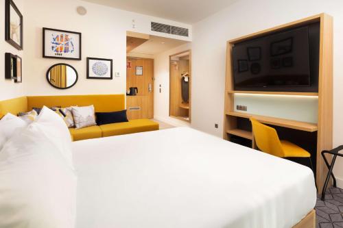 hampton by hilton lodz city center