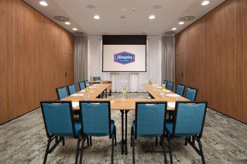 hampton by hilton lodz city center