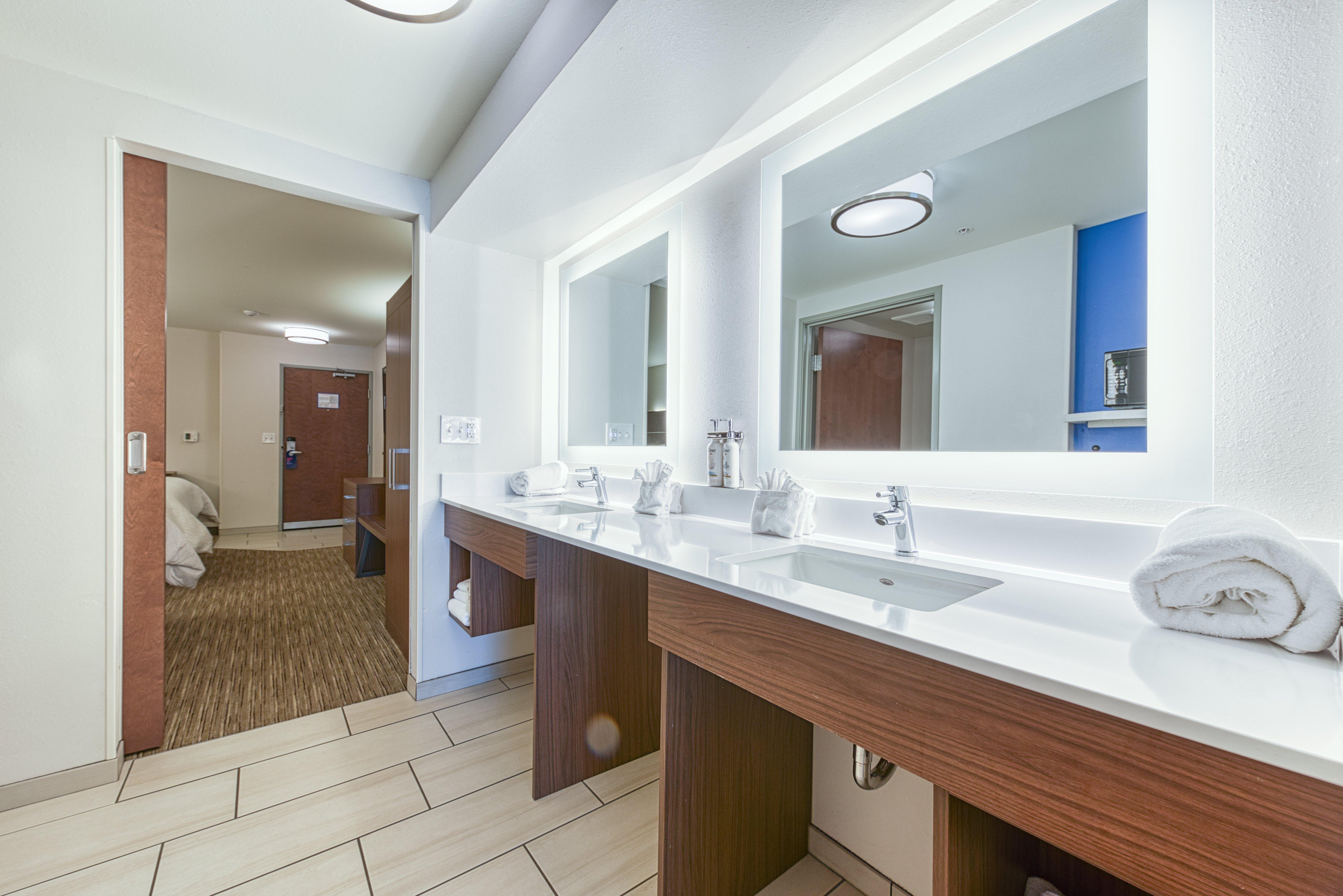 holiday inn express and suites manitou springs an ihg hotel