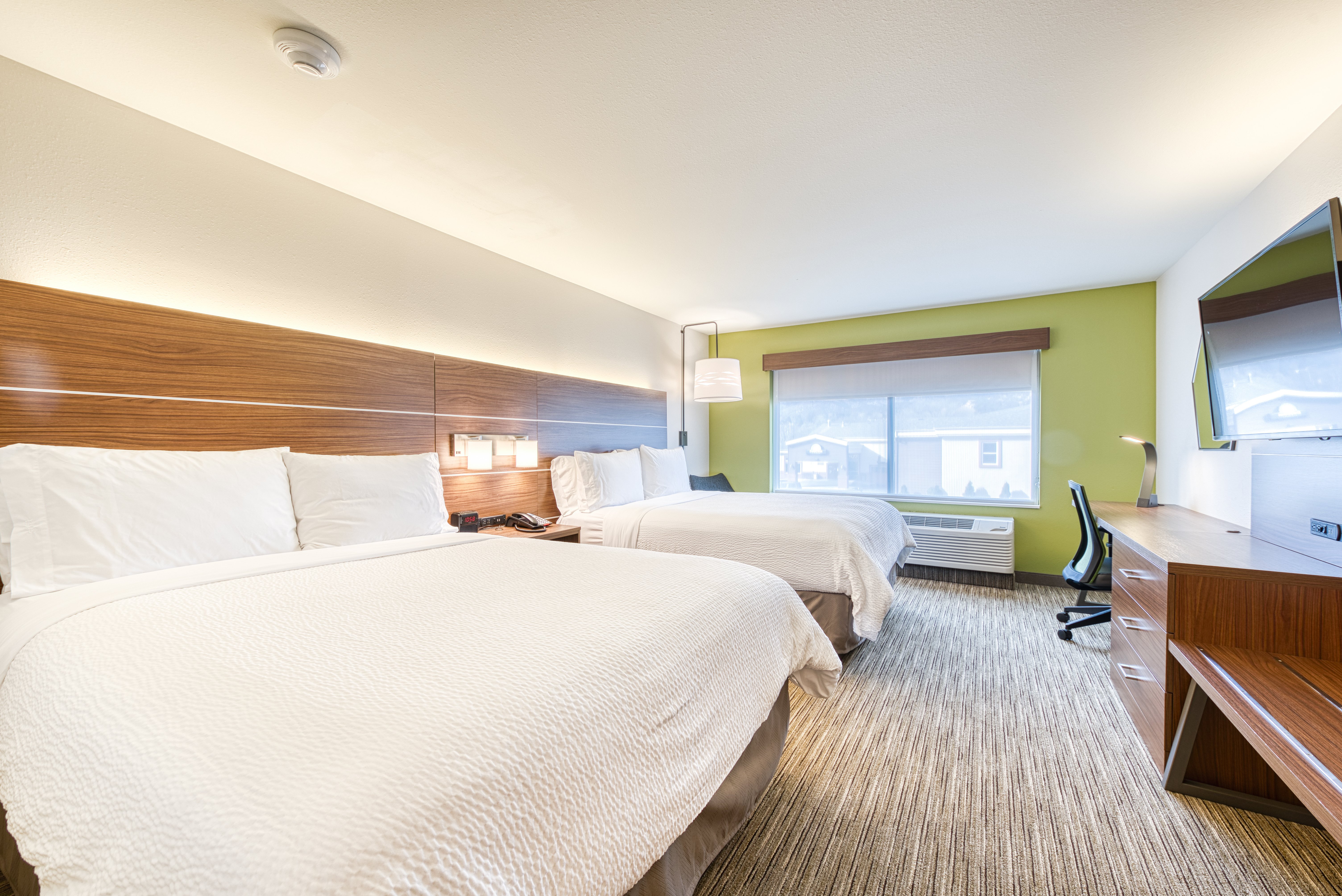 holiday inn express and suites manitou springs an ihg hotel