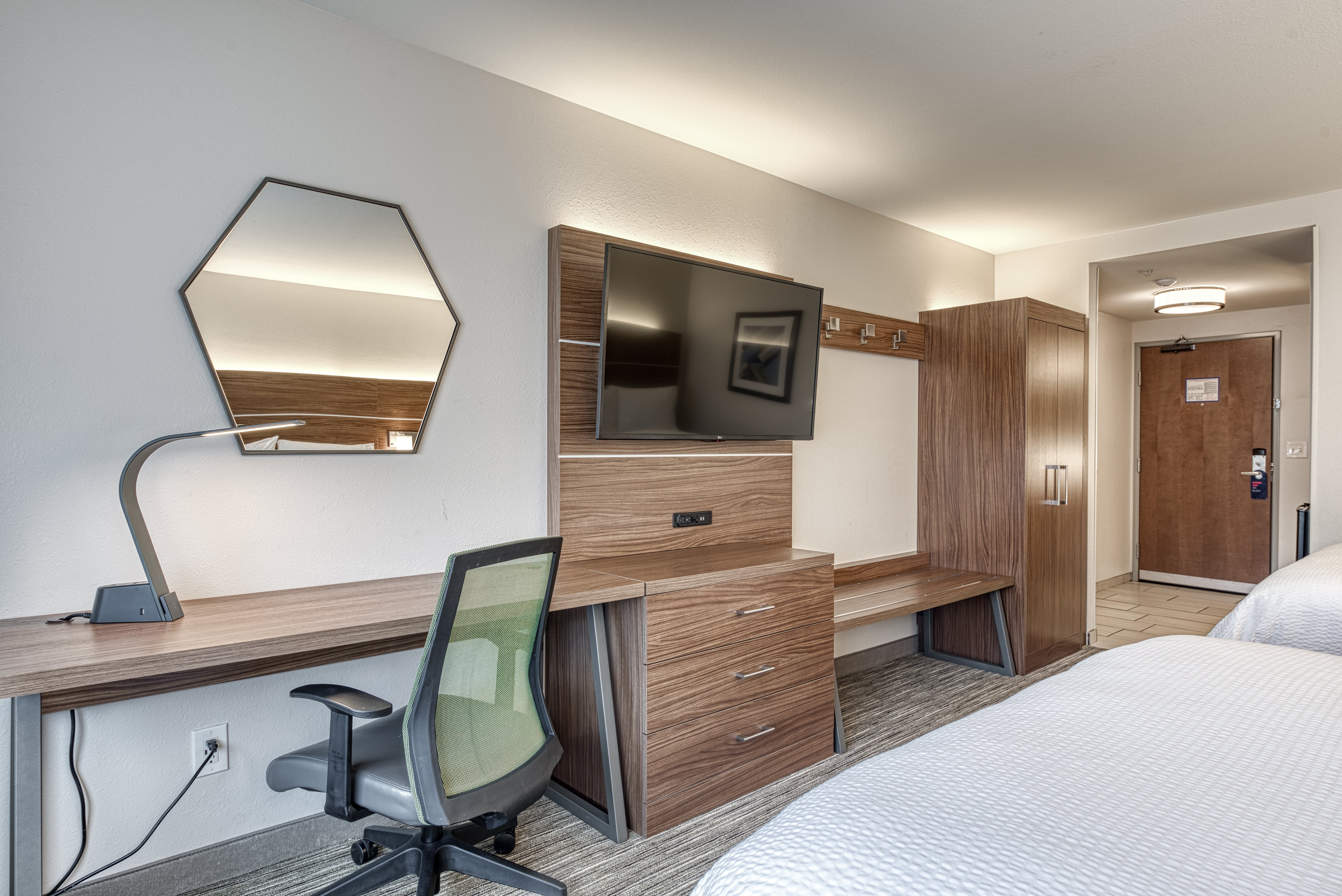 holiday inn express and suites manitou springs an ihg hotel