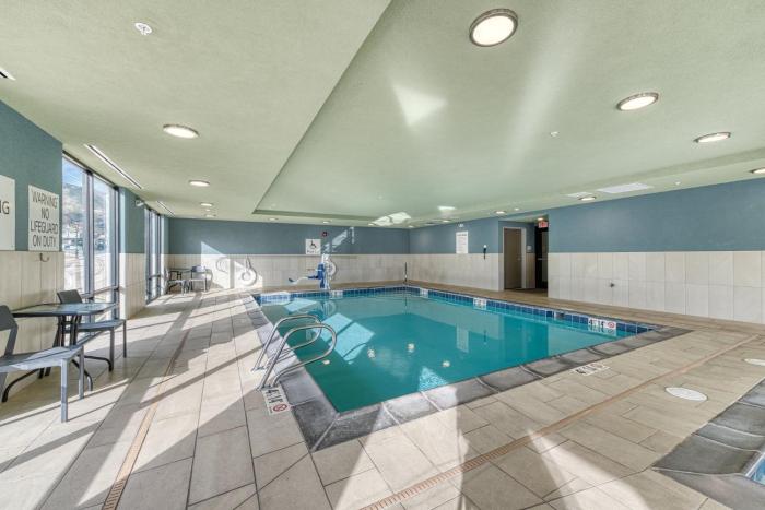 holiday inn express and suites manitou springs an ihg hotel