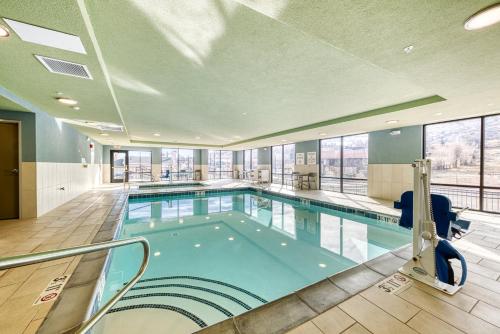 holiday inn express and suites manitou springs an ihg hotel