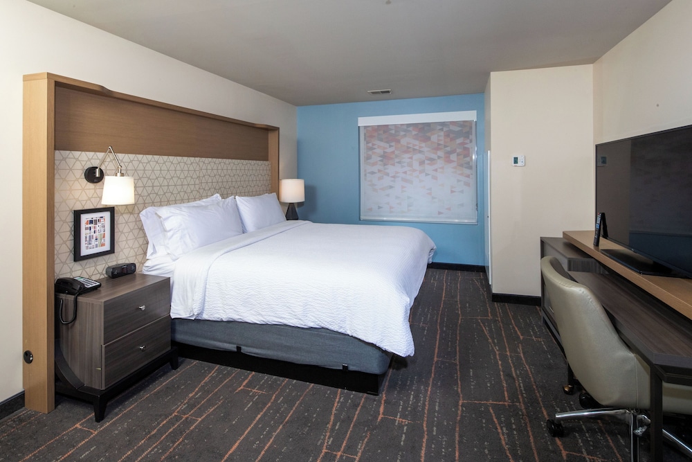 holiday inn and suites detroit troy an ihg hotel
