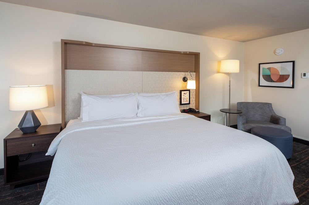 holiday inn and suites detroit troy an ihg hotel