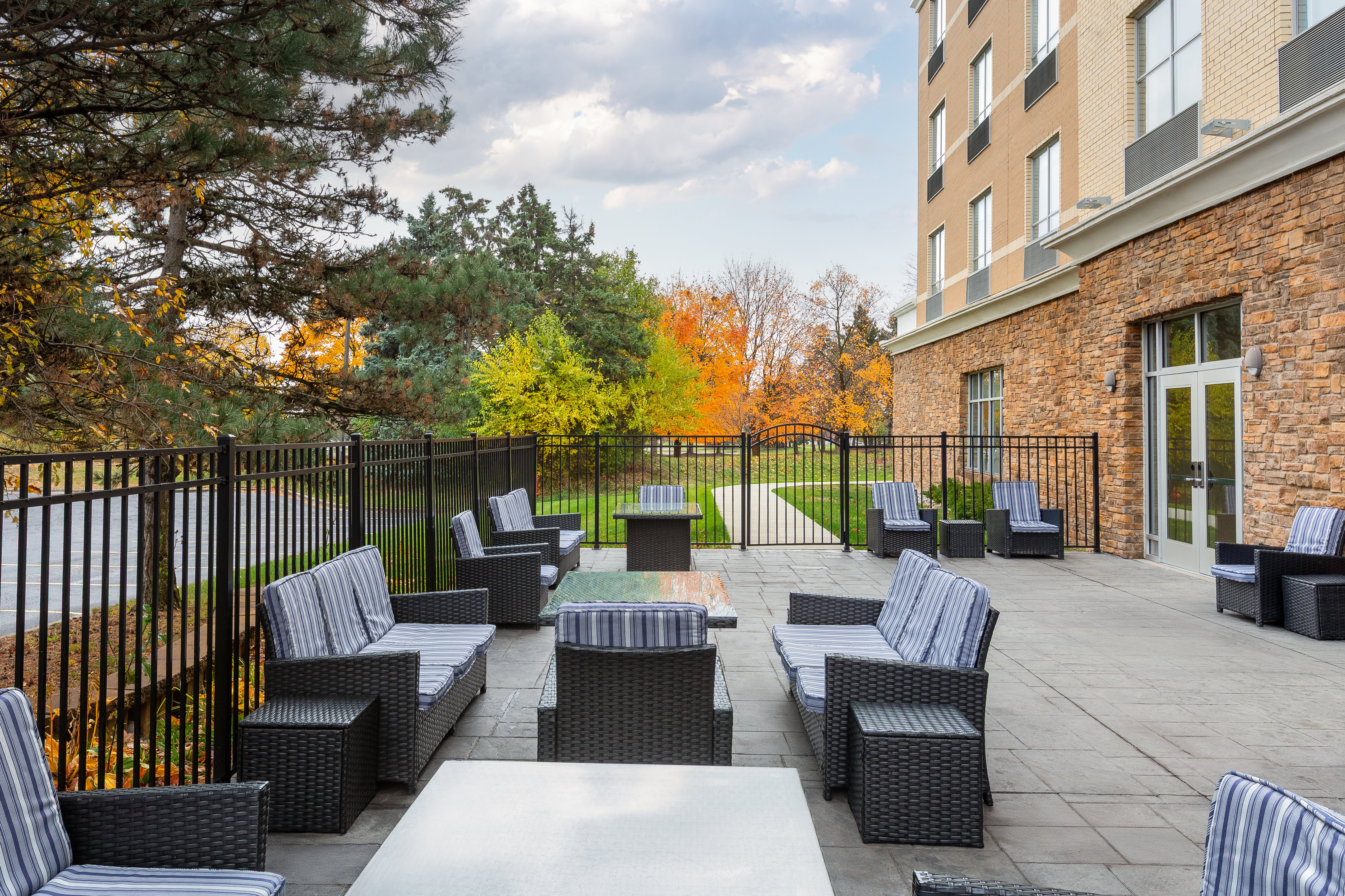 holiday inn and suites detroit troy an ihg hotel