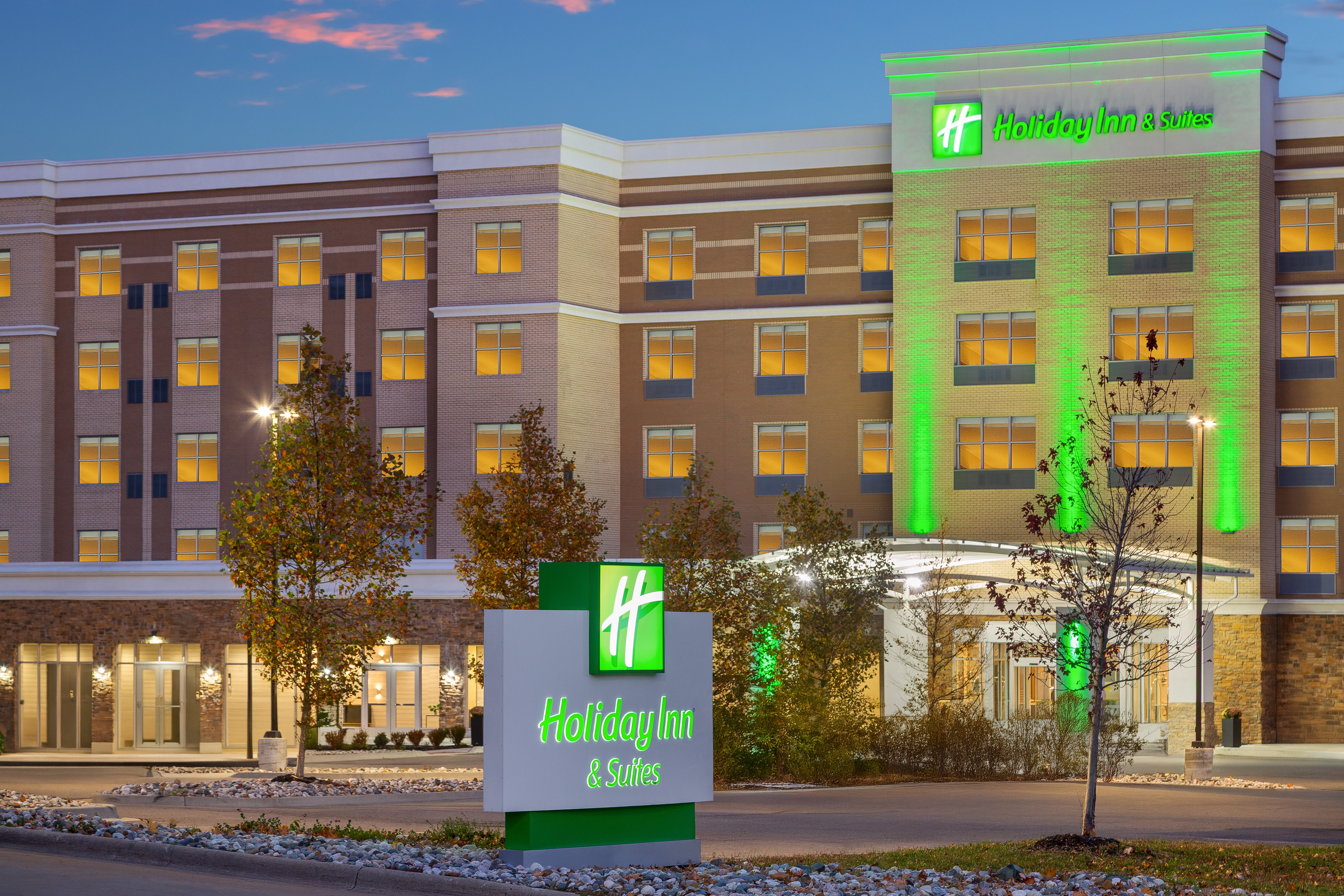 holiday inn and suites detroit troy an ihg hotel