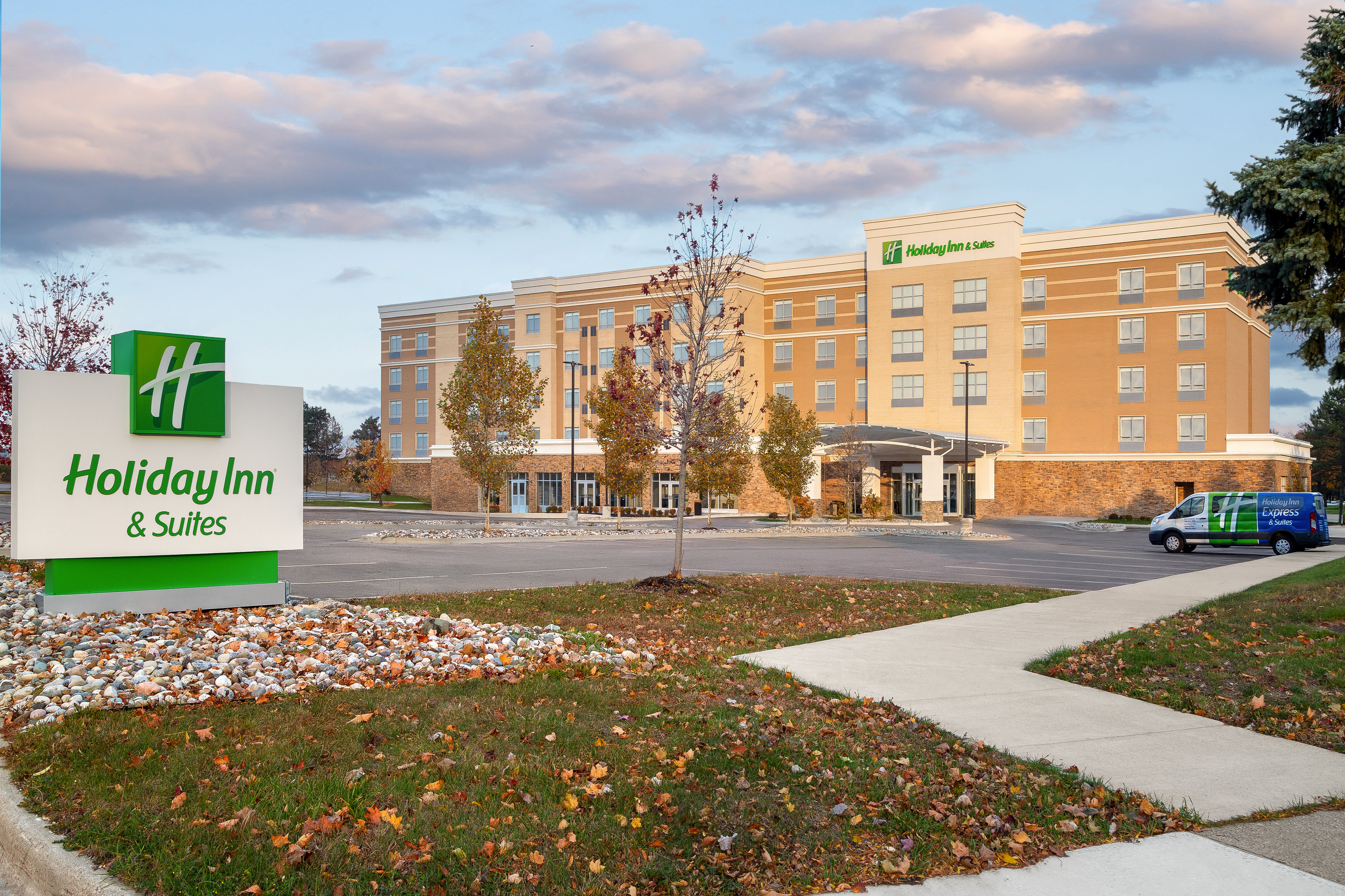 holiday inn and suites detroit troy an ihg hotel