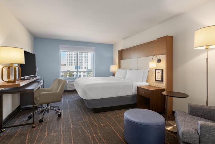 holiday inn and suites detroit troy an ihg hotel