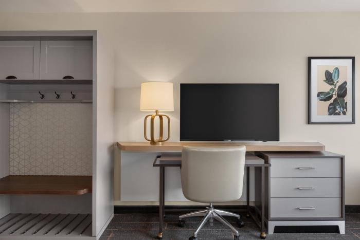 holiday inn and suites detroit troy an ihg hotel