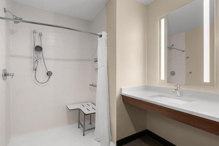 holiday inn and suites detroit troy an ihg hotel