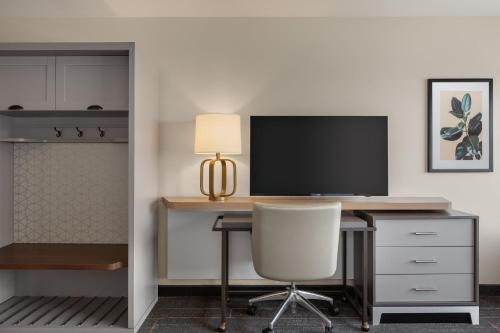 holiday inn and suites detroit troy an ihg hotel
