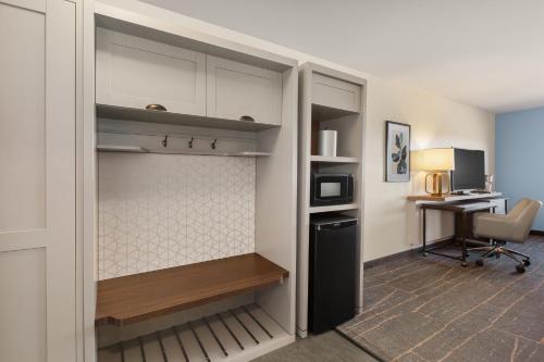 holiday inn and suites detroit troy an ihg hotel