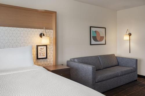 holiday inn and suites detroit troy an ihg hotel