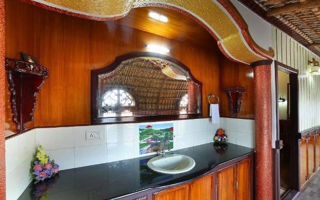 rudra houseboats
