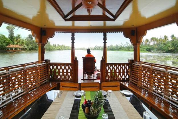 rudra houseboats