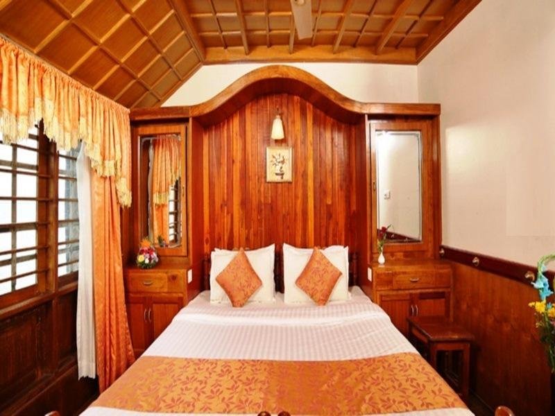 rudra houseboats