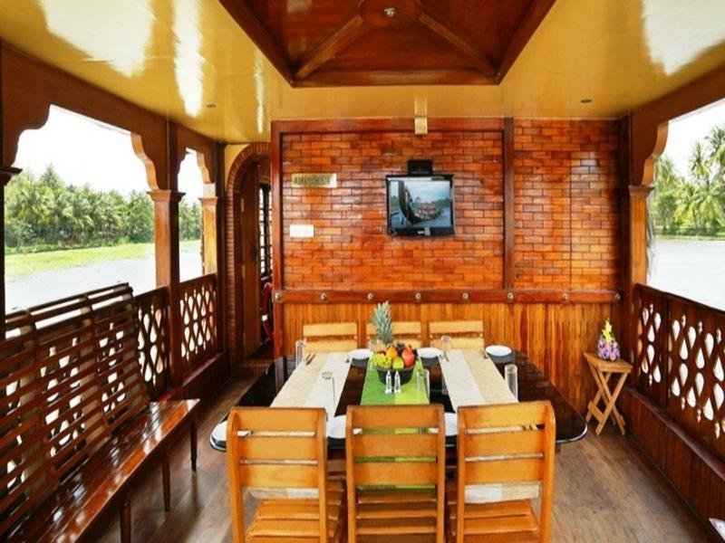 rudra houseboats