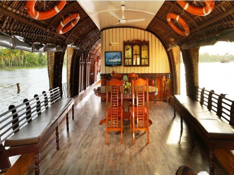 rudra houseboats
