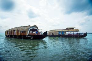 rudra houseboats