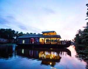 rudra houseboats