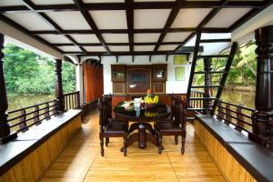 rudra houseboats