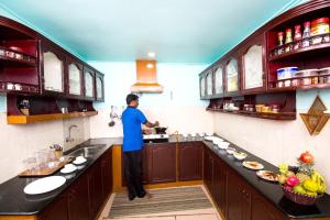 rudra houseboats