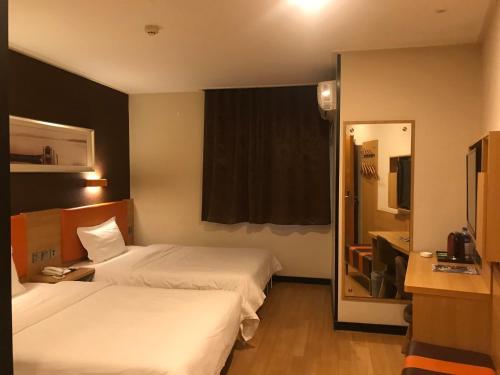 7 days premium nanjing xinjiekou zhangfuyuan railway station branch