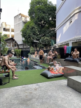 bed station hostel khaosan
