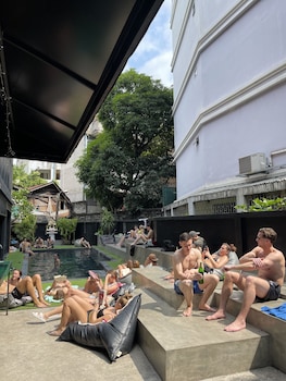 bed station hostel khaosan