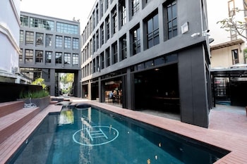 bed station hostel khaosan